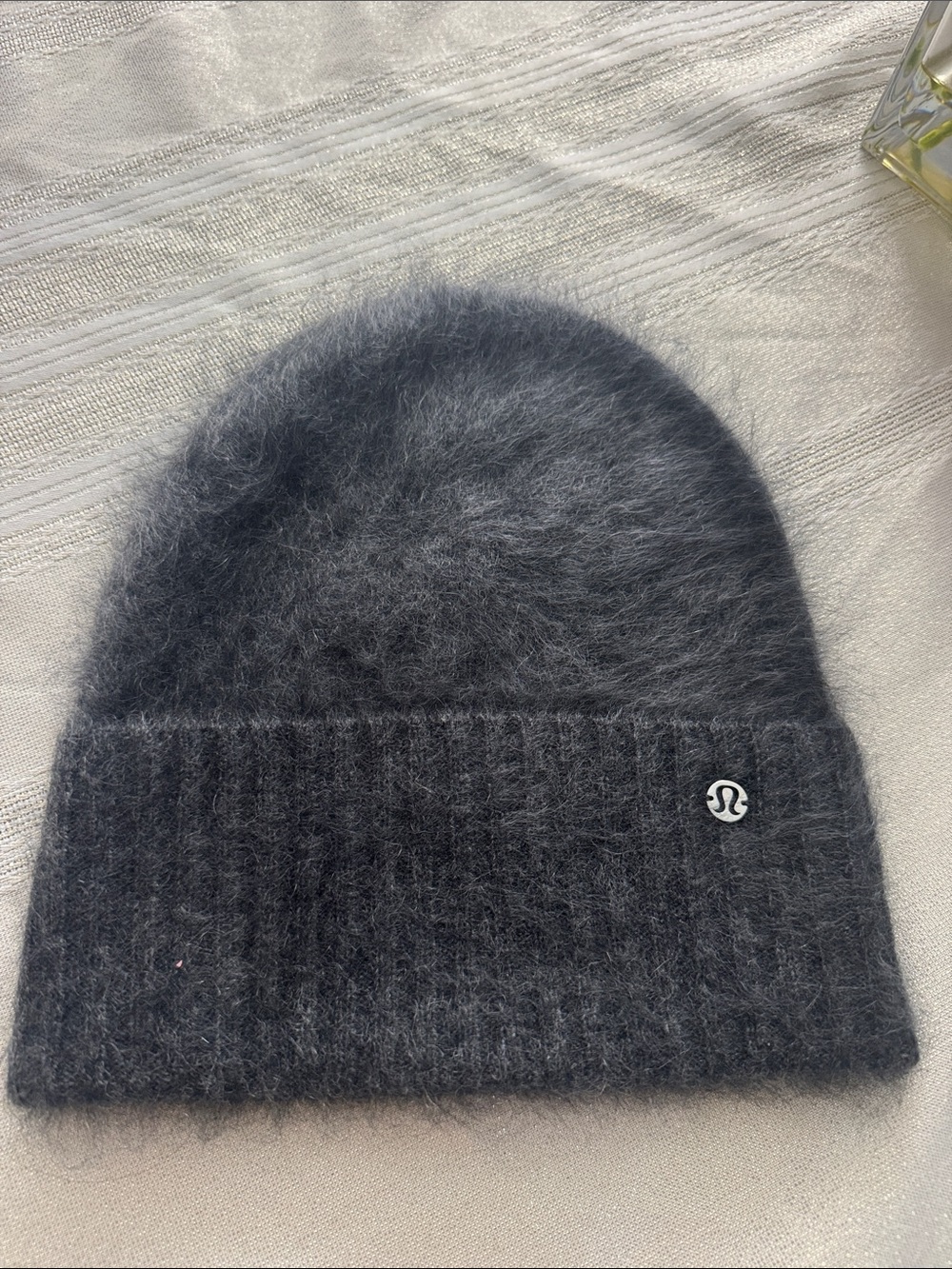 Lululemon Fuzzy 100% Cashmere Beanie Gray Heathered Light Onyx colorway unisex